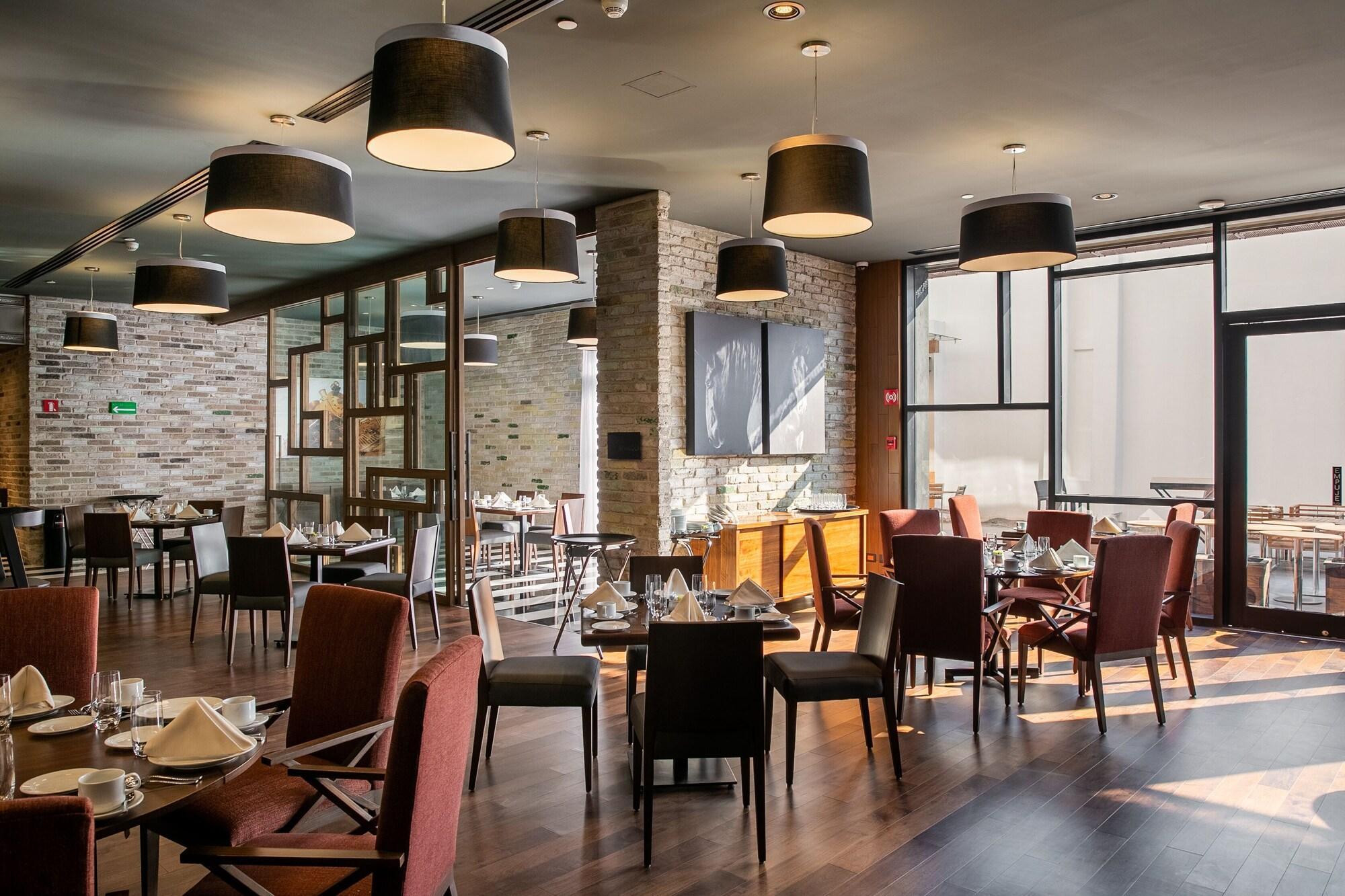 סלאיה Doubletree By Hilton Celaya מראה חיצוני תמונה