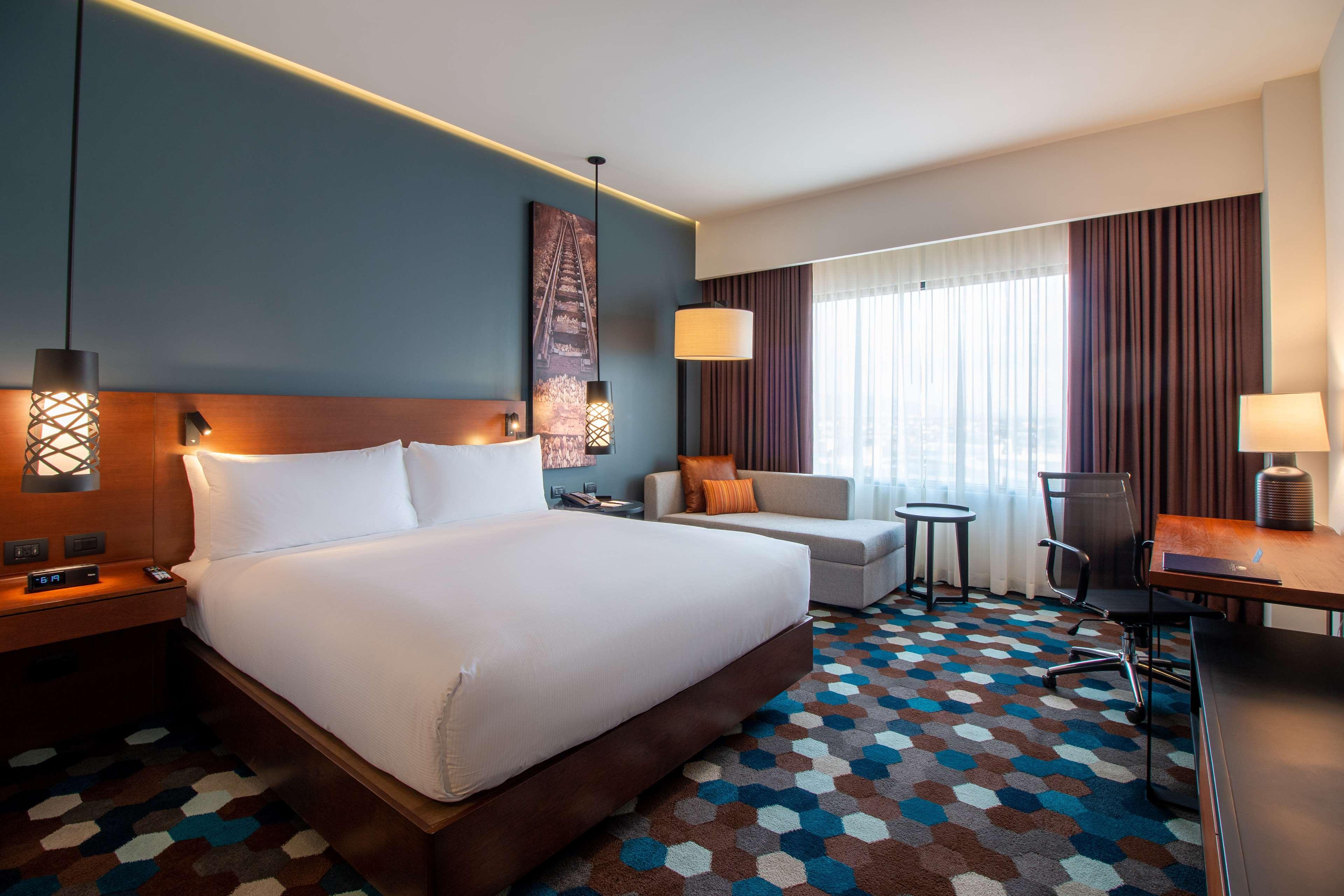 סלאיה Doubletree By Hilton Celaya מראה חיצוני תמונה