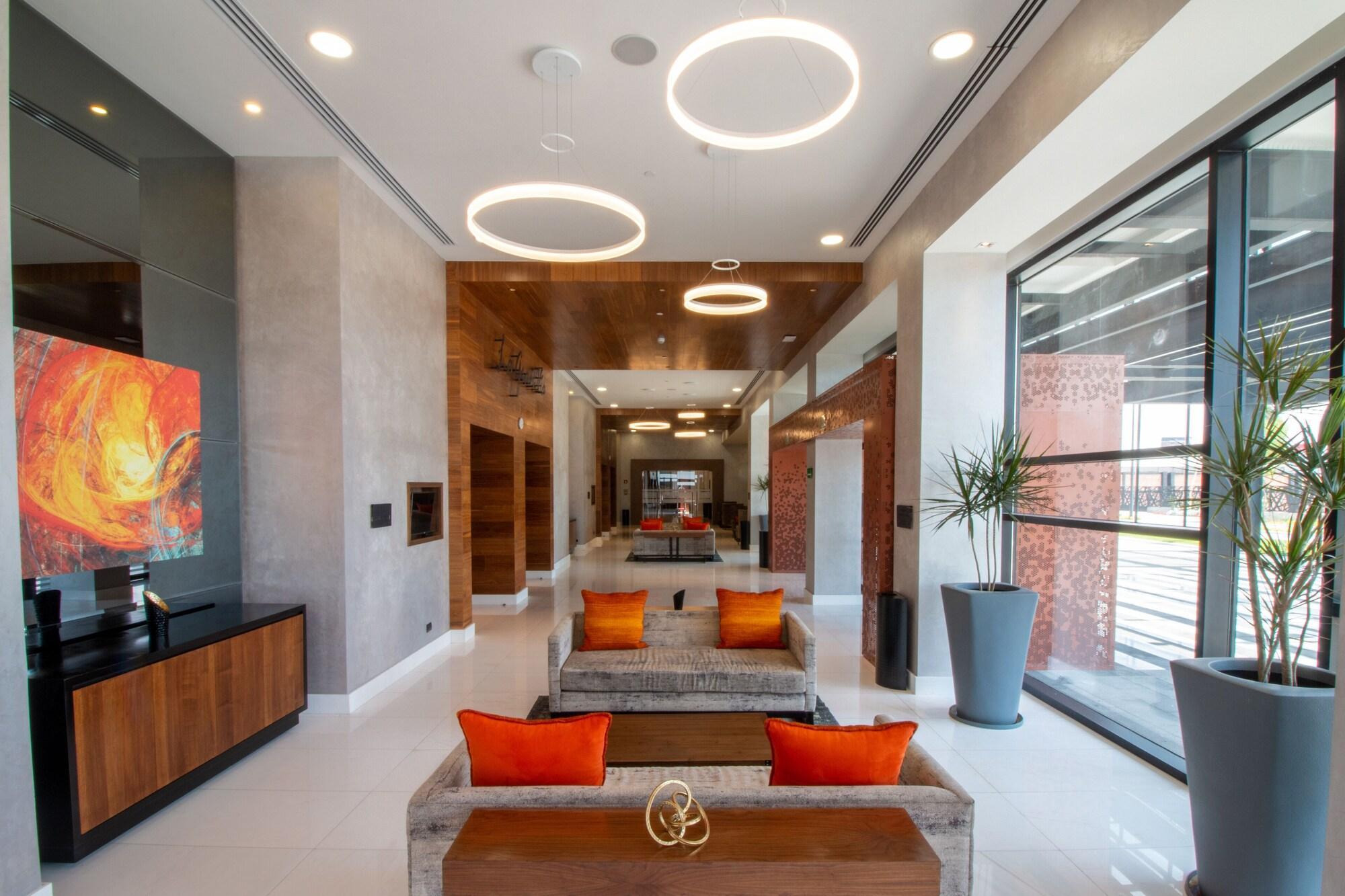 סלאיה Doubletree By Hilton Celaya מראה חיצוני תמונה