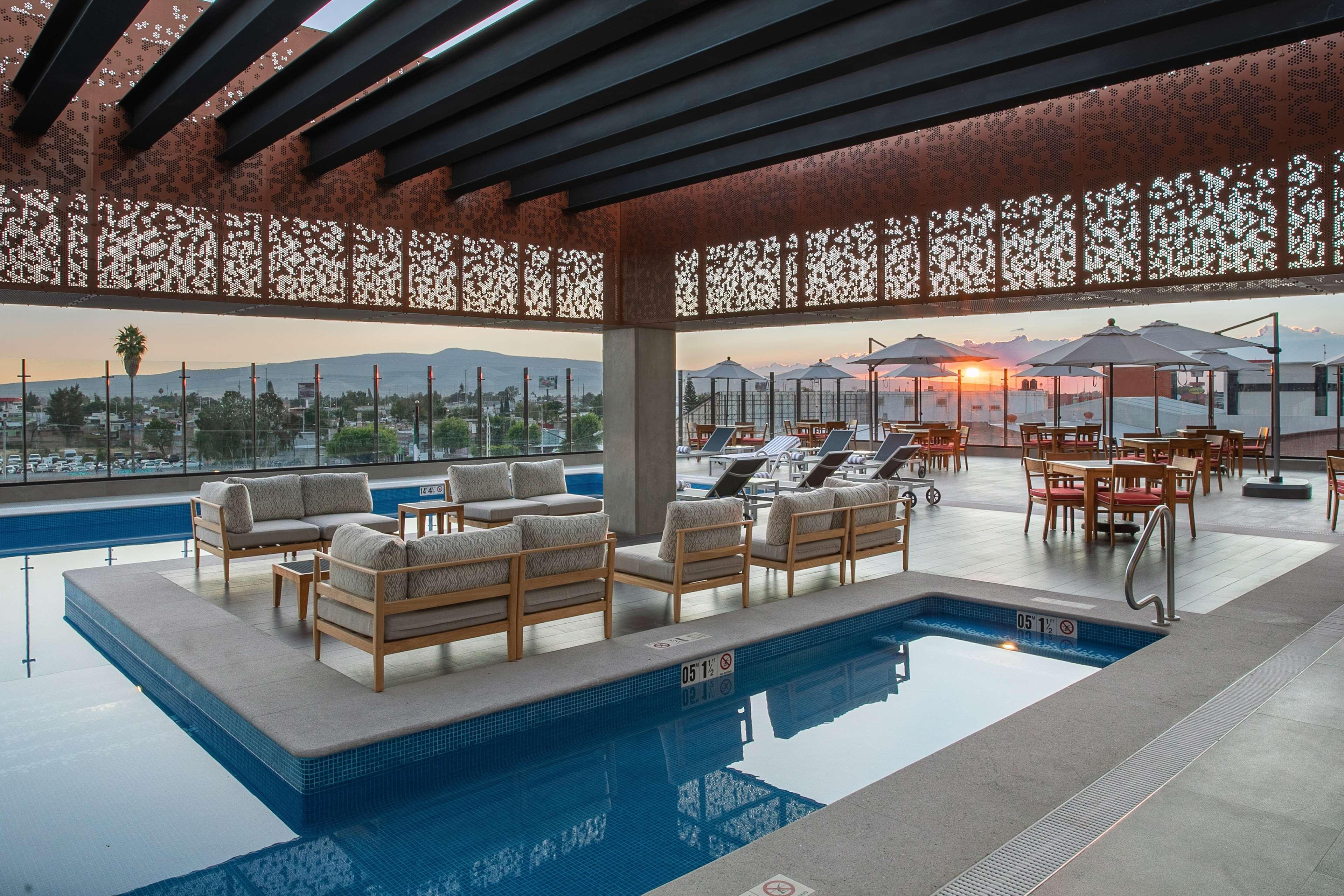 סלאיה Doubletree By Hilton Celaya מראה חיצוני תמונה