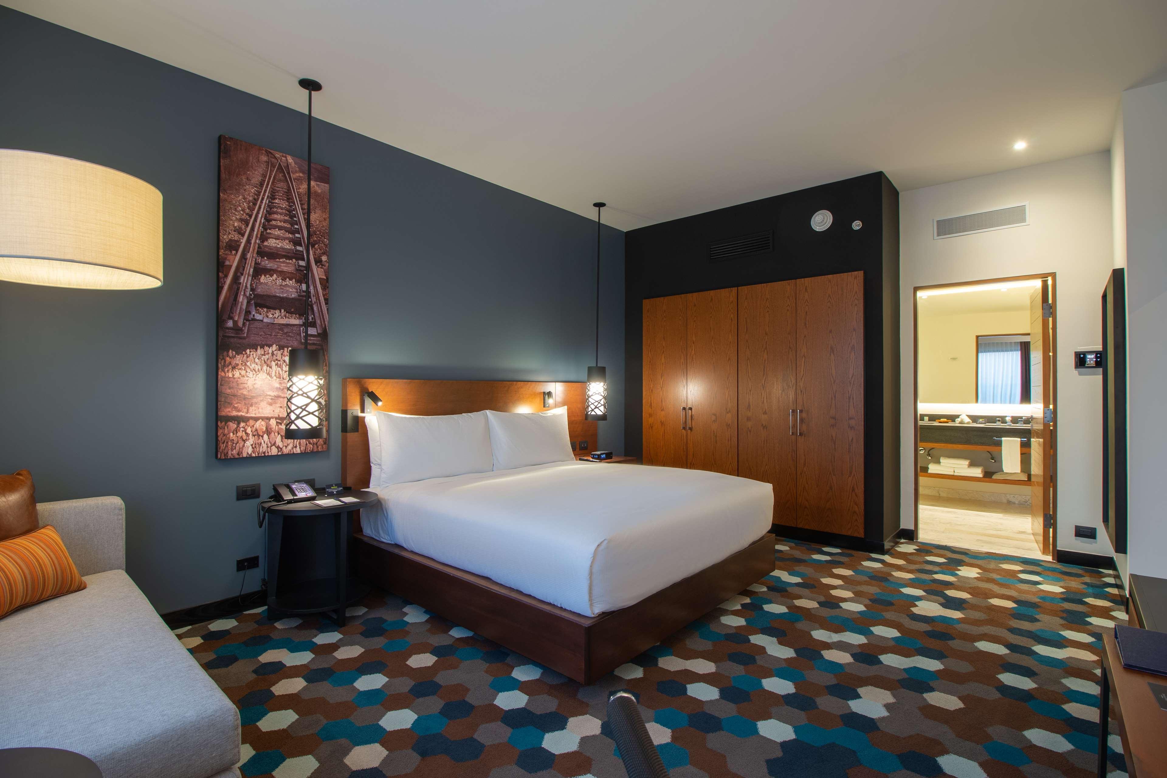 סלאיה Doubletree By Hilton Celaya מראה חיצוני תמונה