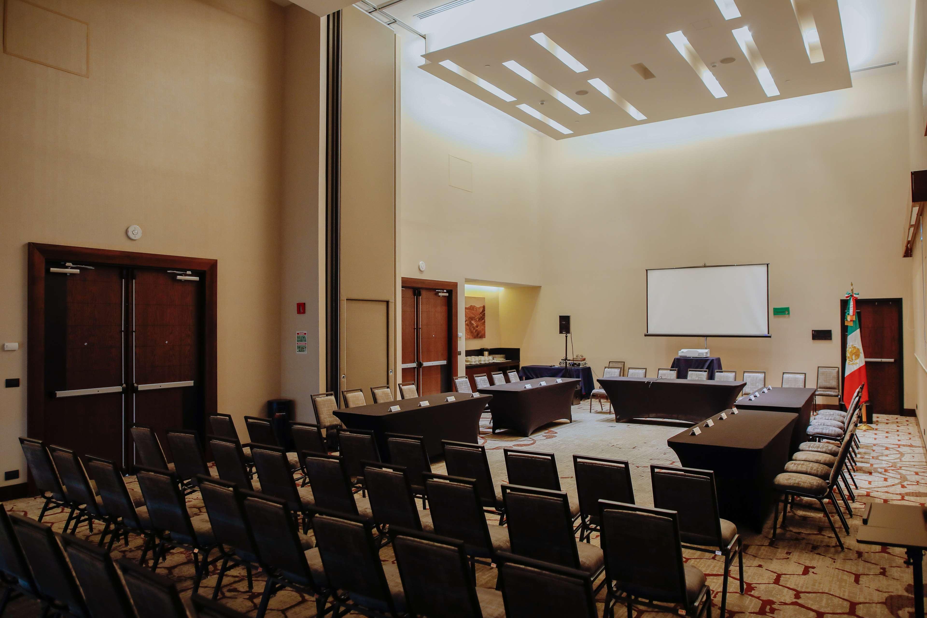 סלאיה Doubletree By Hilton Celaya מראה חיצוני תמונה