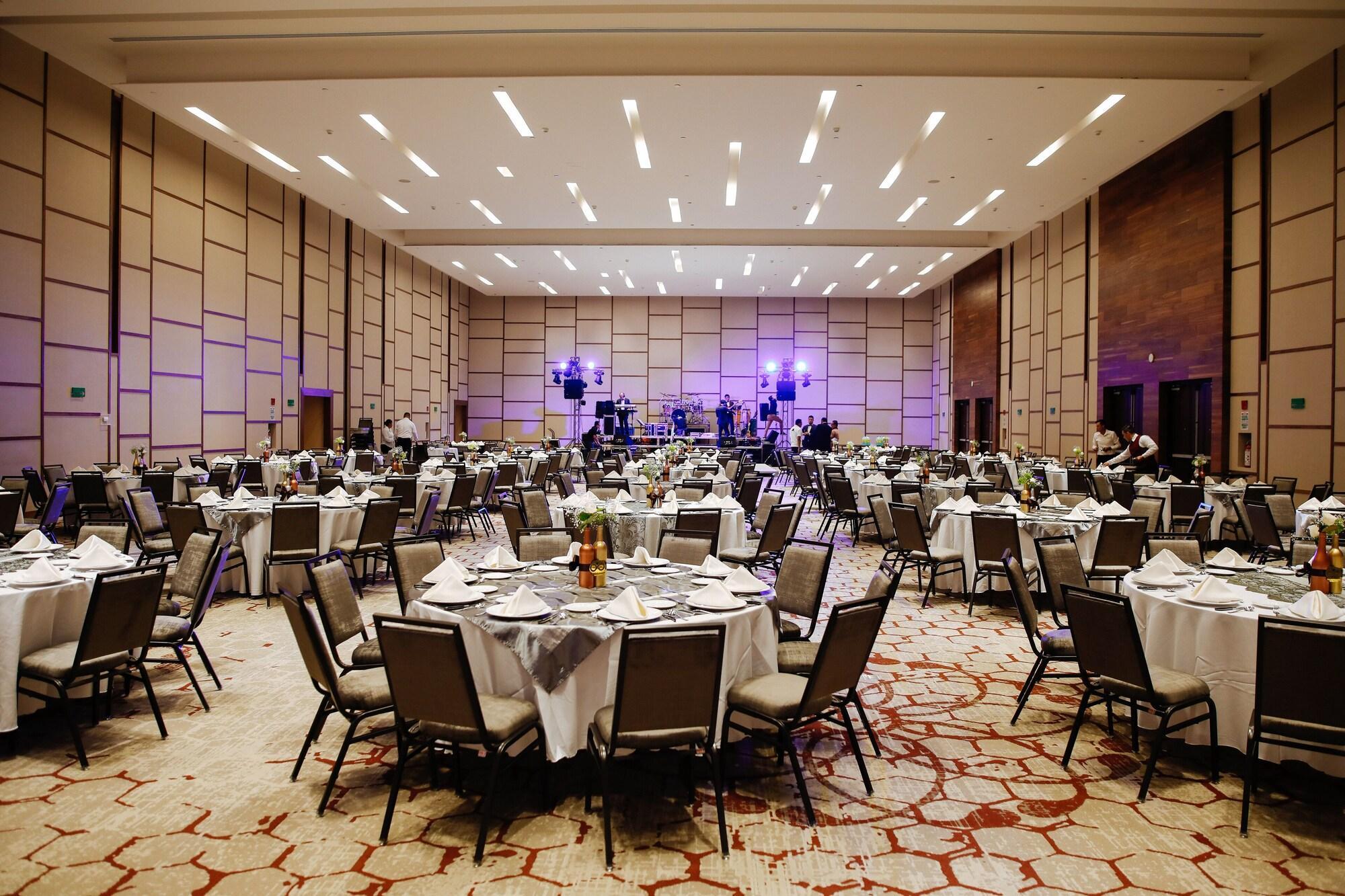 סלאיה Doubletree By Hilton Celaya מראה חיצוני תמונה
