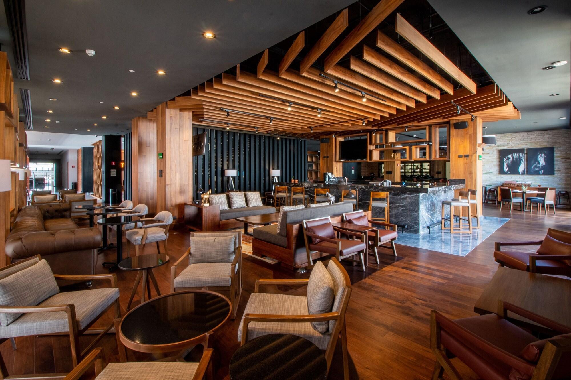 סלאיה Doubletree By Hilton Celaya מראה חיצוני תמונה