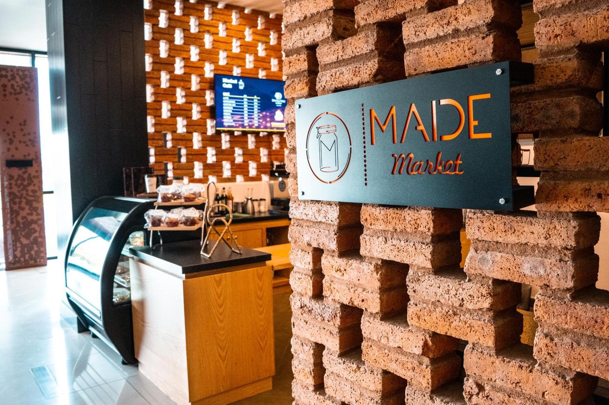 סלאיה Doubletree By Hilton Celaya מראה חיצוני תמונה