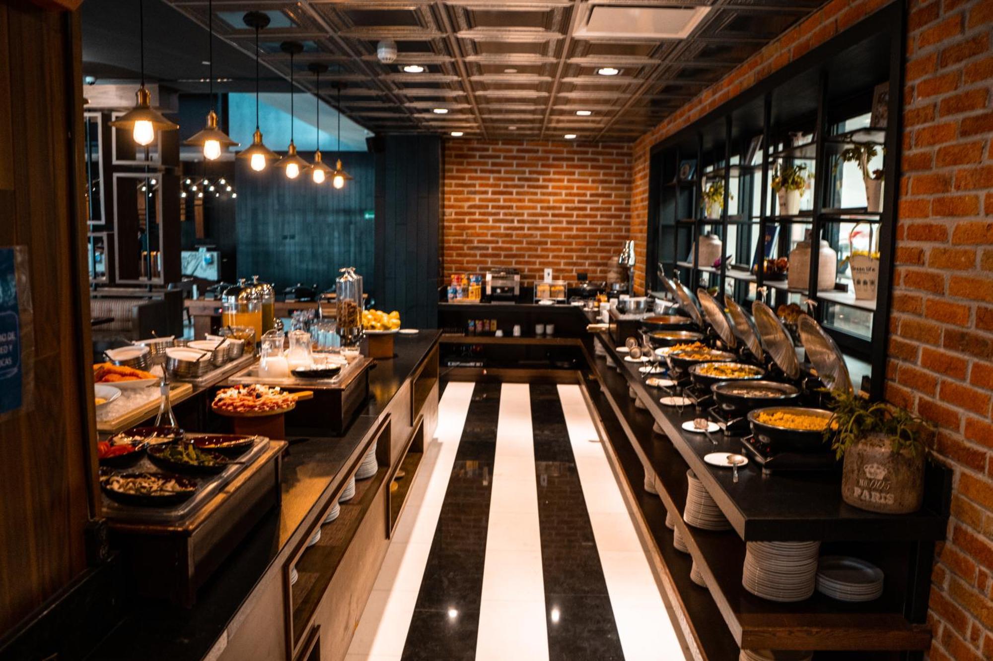 סלאיה Doubletree By Hilton Celaya מראה חיצוני תמונה