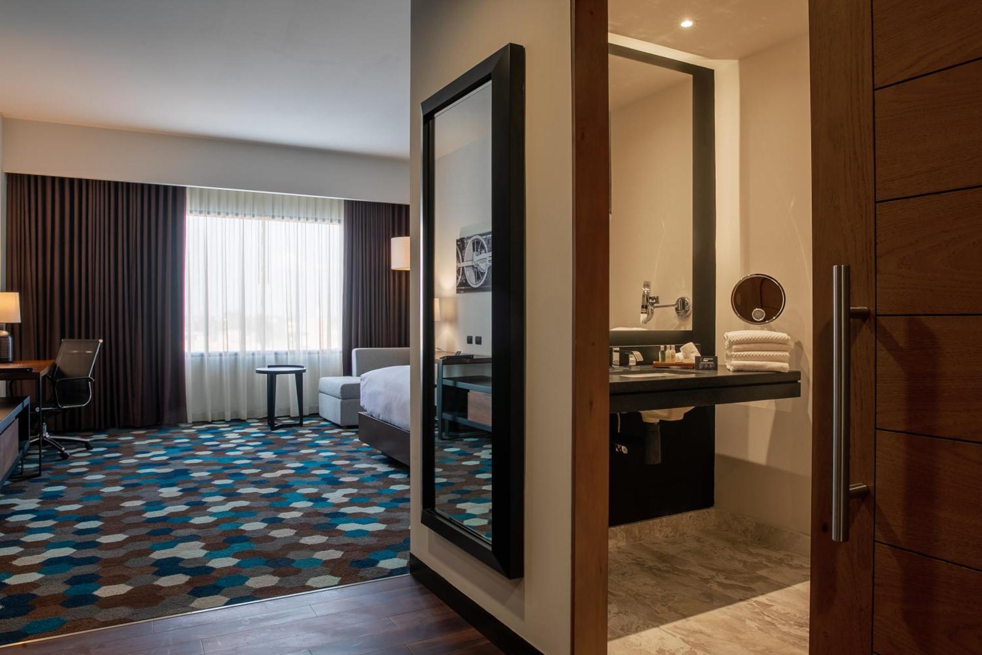 סלאיה Doubletree By Hilton Celaya מראה חיצוני תמונה