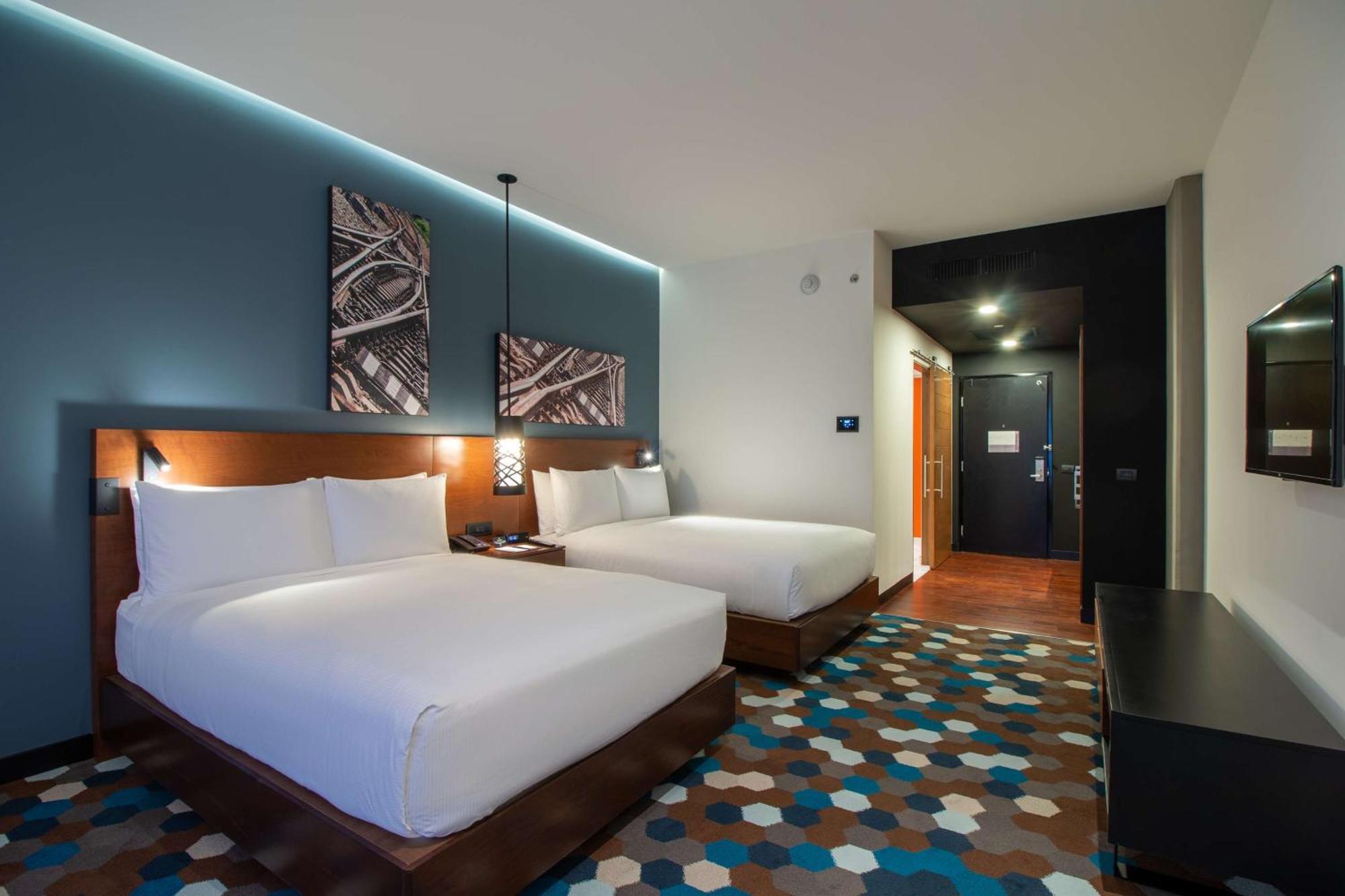 סלאיה Doubletree By Hilton Celaya מראה חיצוני תמונה