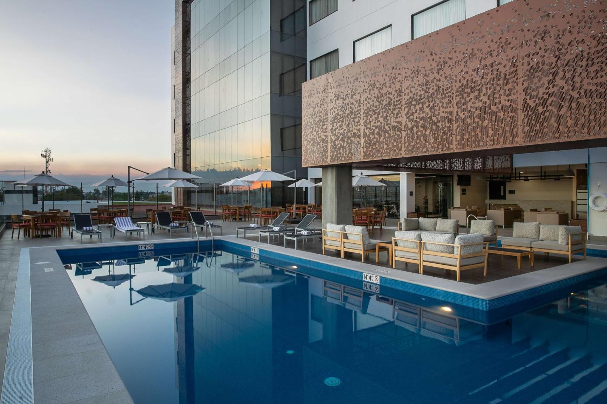 סלאיה Doubletree By Hilton Celaya מראה חיצוני תמונה