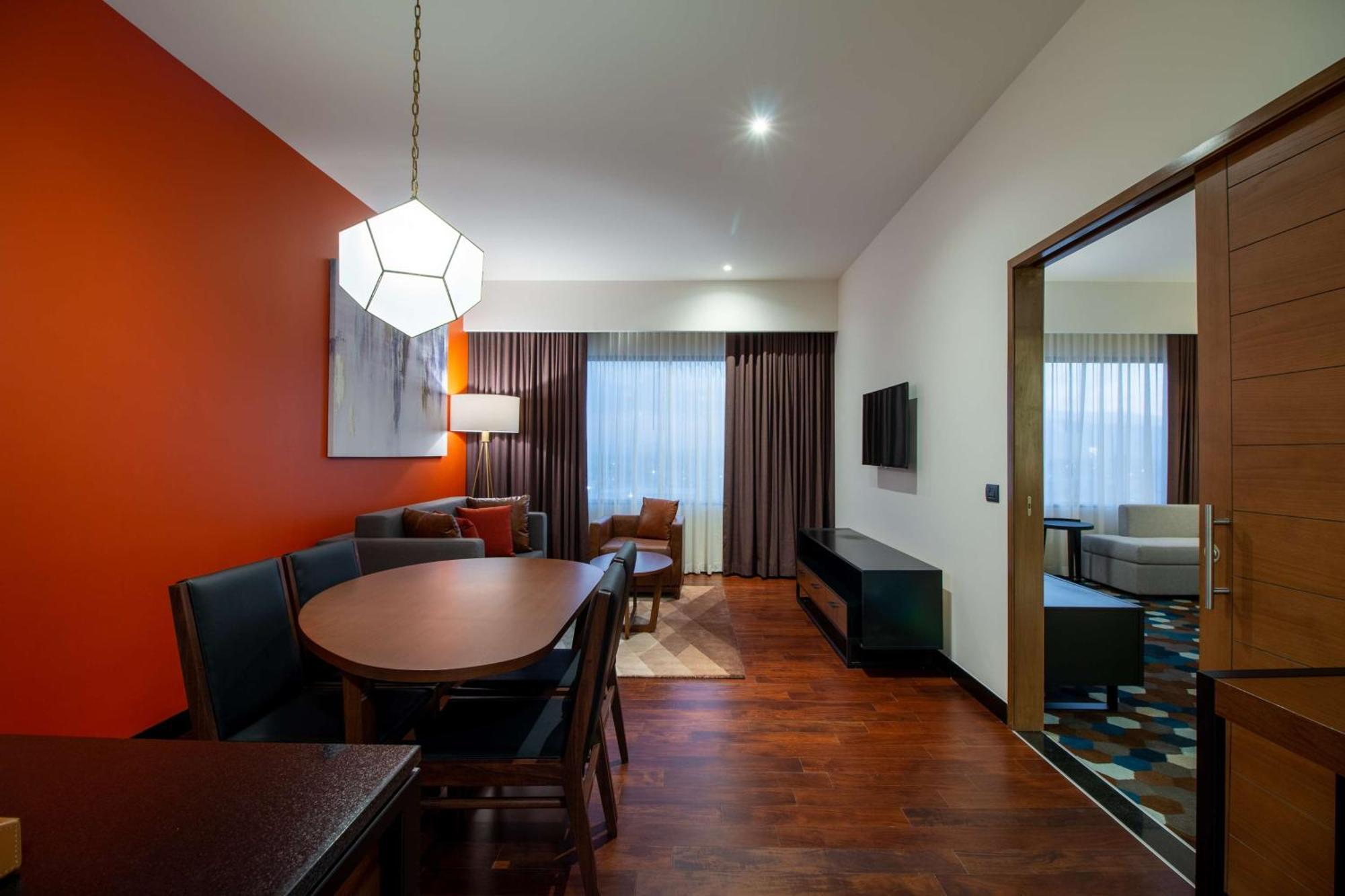 סלאיה Doubletree By Hilton Celaya מראה חיצוני תמונה