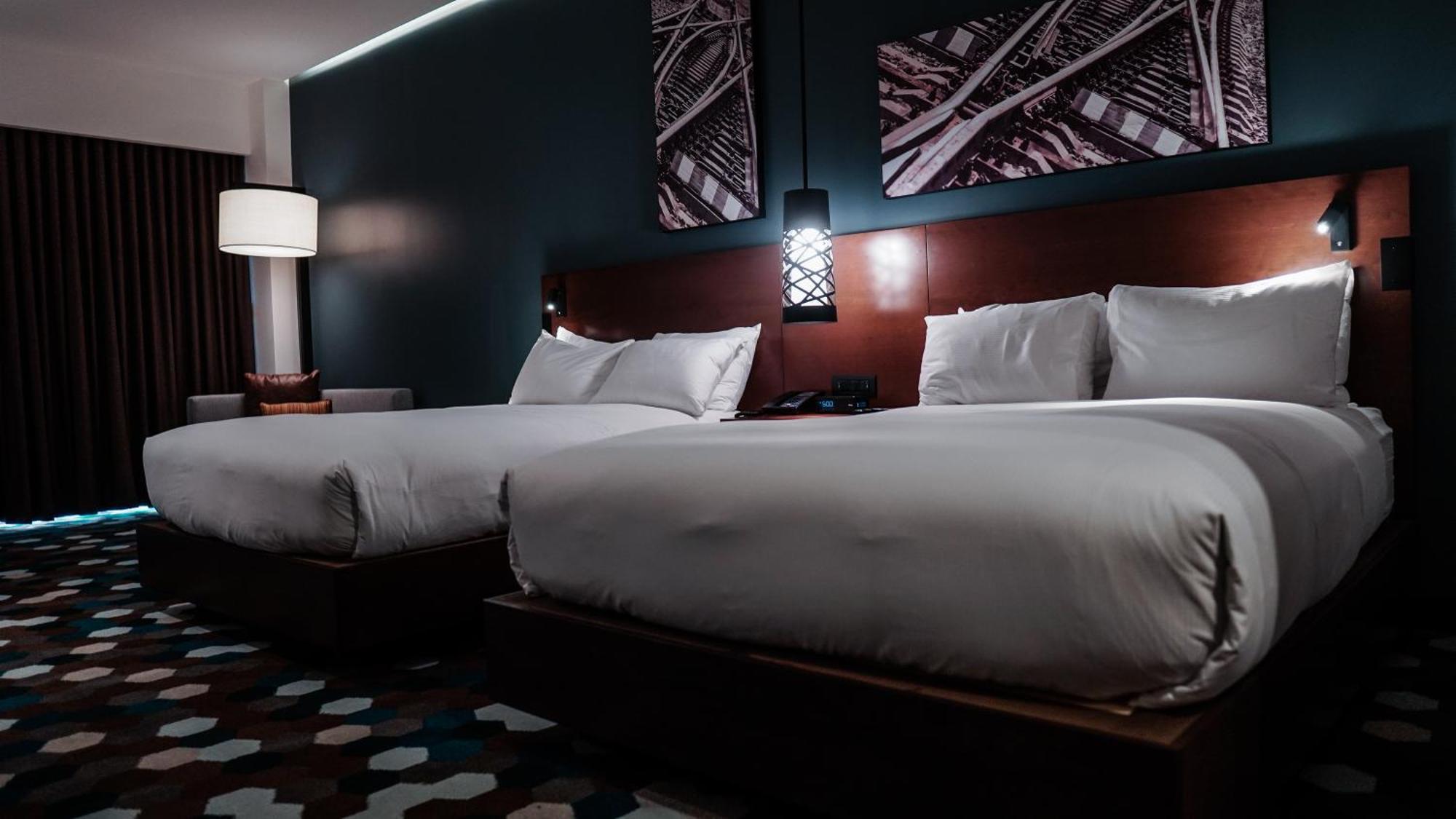 סלאיה Doubletree By Hilton Celaya מראה חיצוני תמונה
